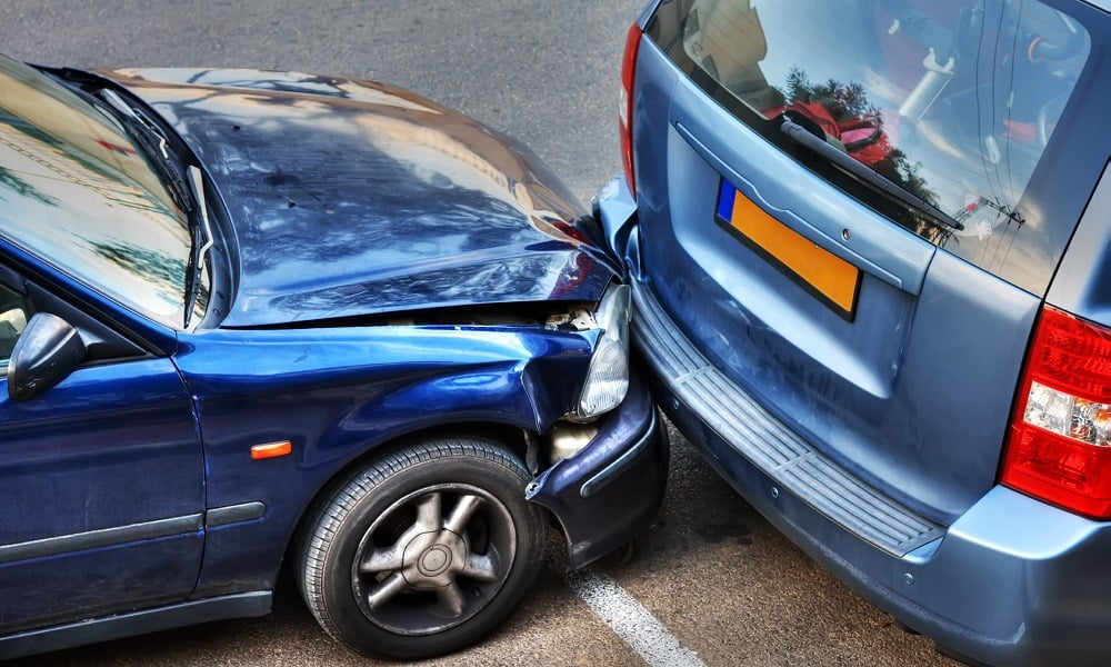 بررسی عوامل وقوع حوادث رانندگی در کشور