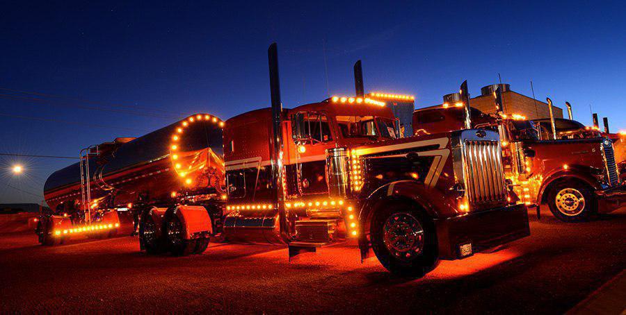 شب نورانی کامیون‌ها در آمریکا