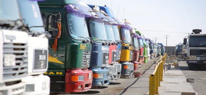 صف طولانی توقف کامیون ها در مرز دوغارون همچنان ادامه دارد