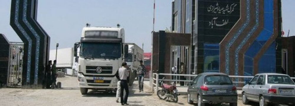محدود شدن تردد در مرز ترانزیتی لطف آباد