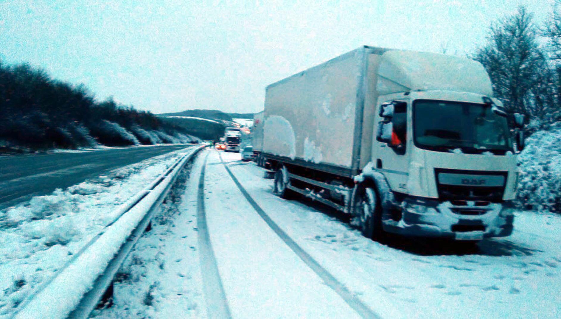 توقف کامیون ها در سرمای زیر صفر درجه