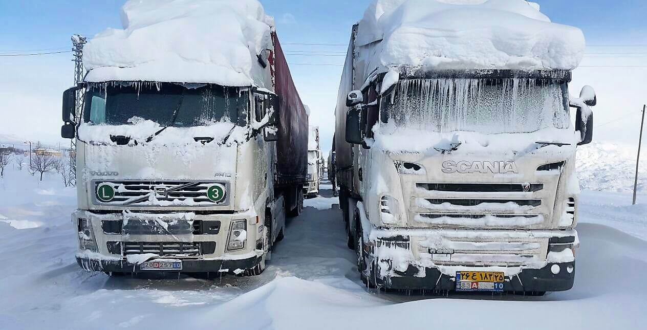 آسان بار- آسان پدیا- توقف کامیون ها در سرمای زیر صفر درجه