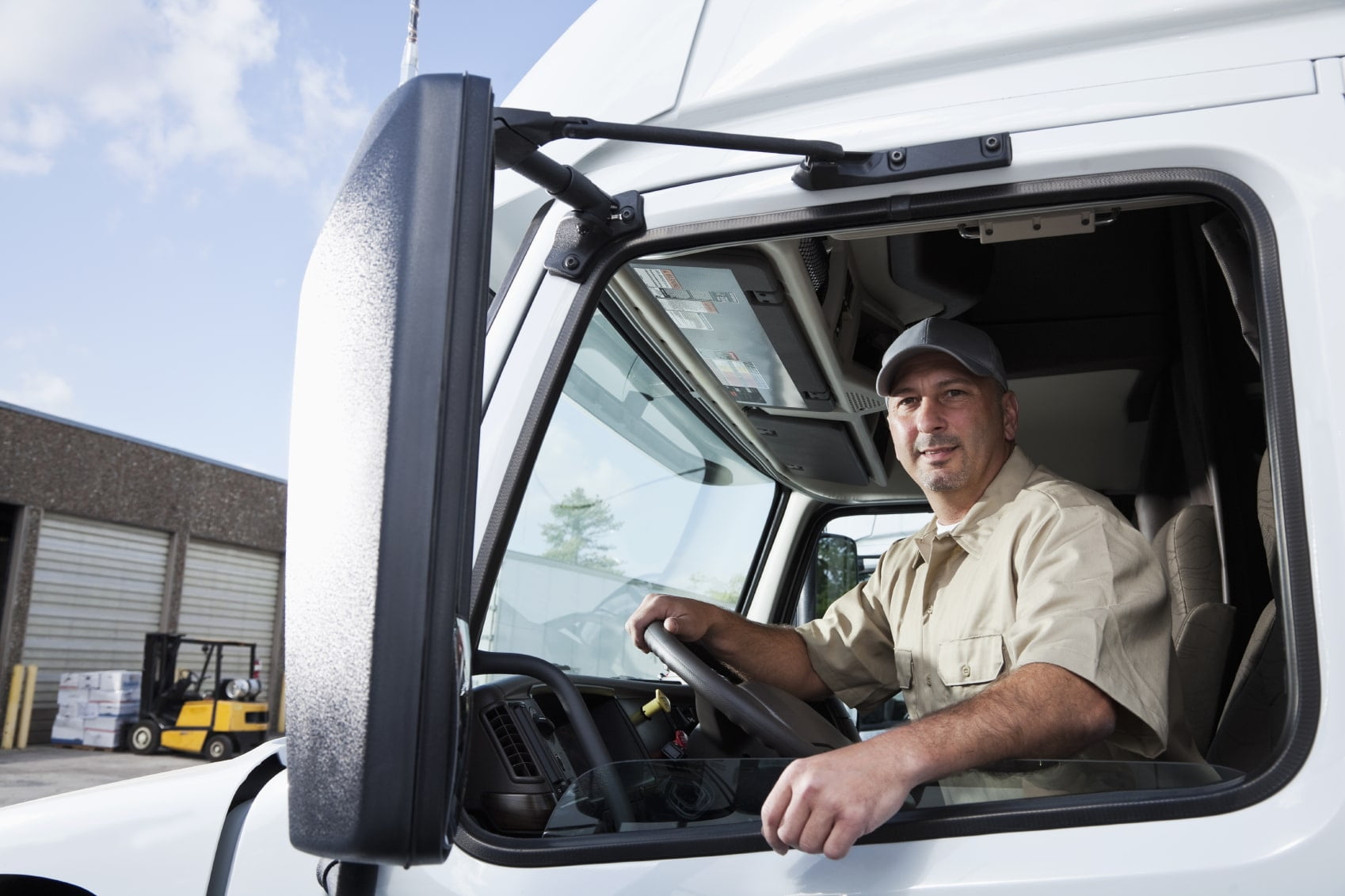 آسان پدیا-آنچه در مورد شغل رانندگی کامیون باید بدانیم